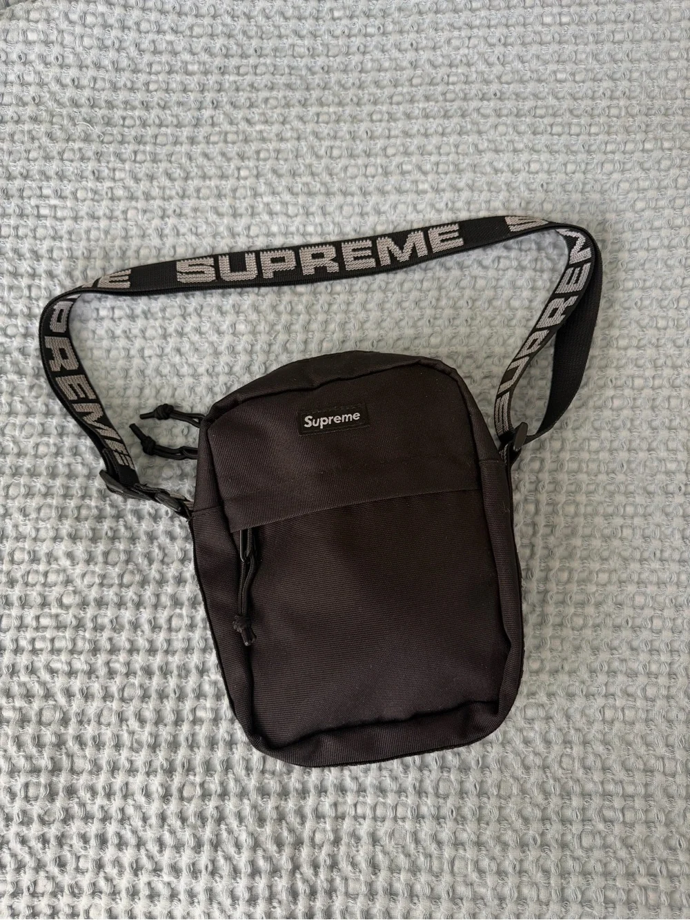Supreme compact black